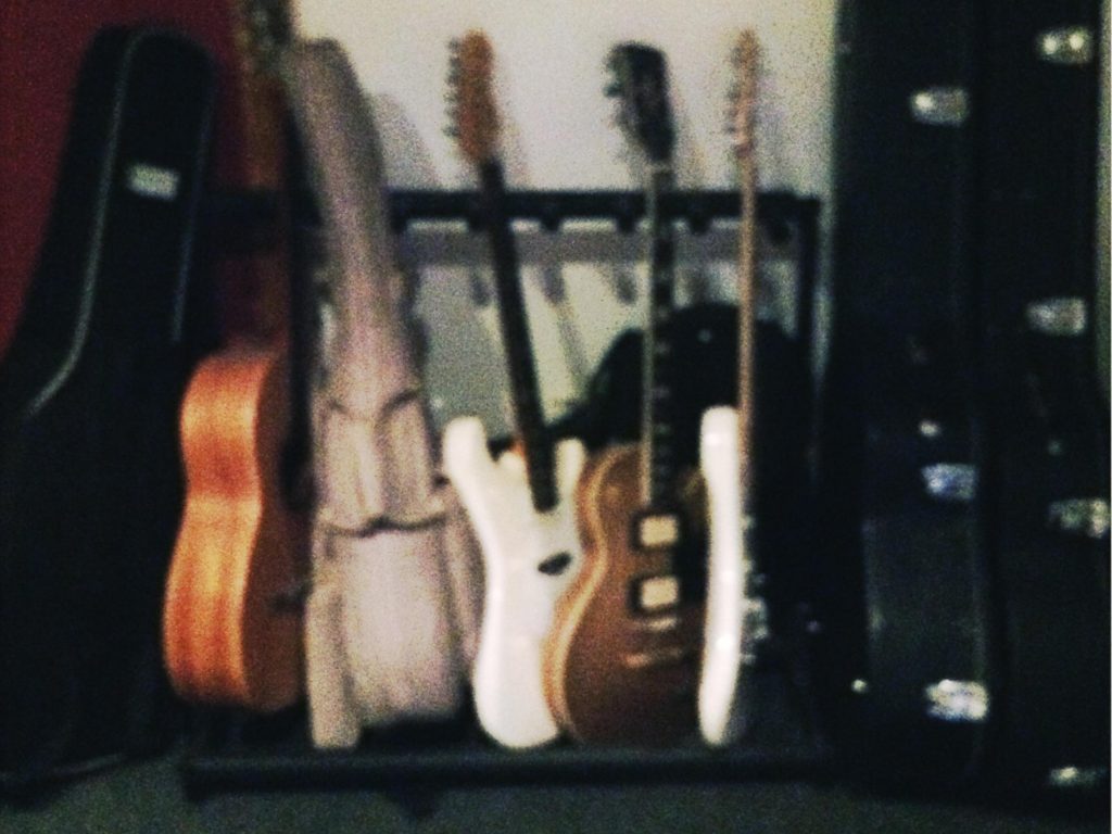 Många gitarrer...