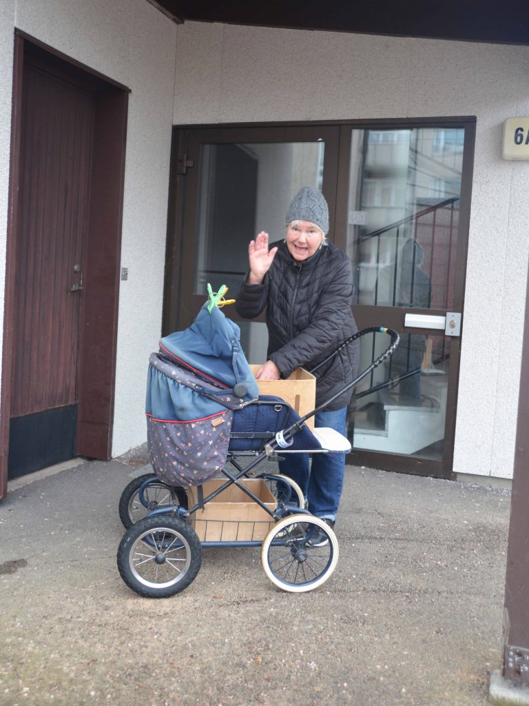 Berit Isaksson med barnvagnen