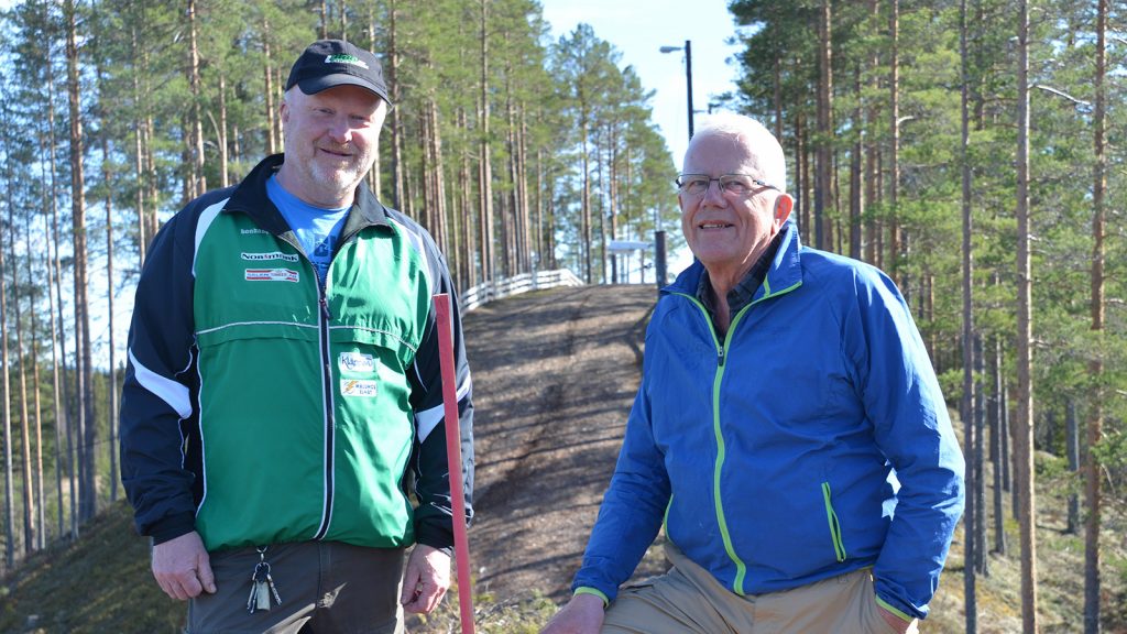 Tommy och Mo Per nedanför toppen